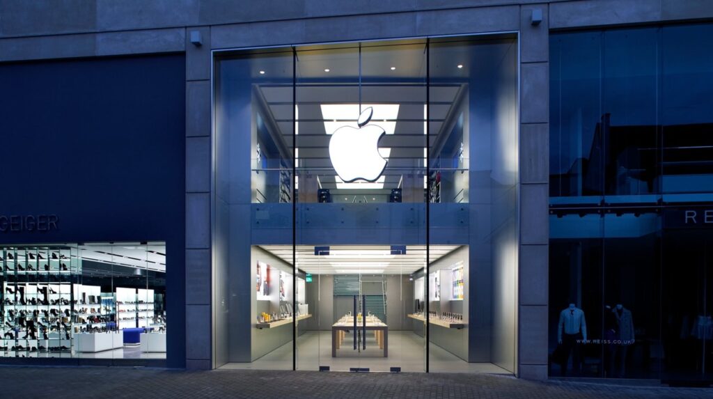 Crime blotter: Gang robs Apple Store in England of display iPhones