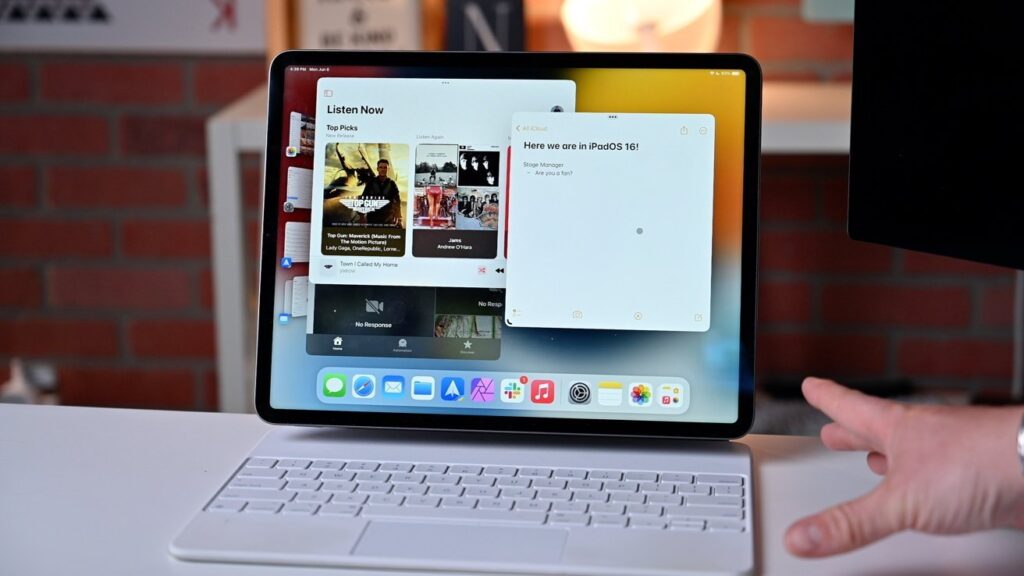 Stage Manager for iPadOS 16 limited to M1 over memory, storage speed requirements