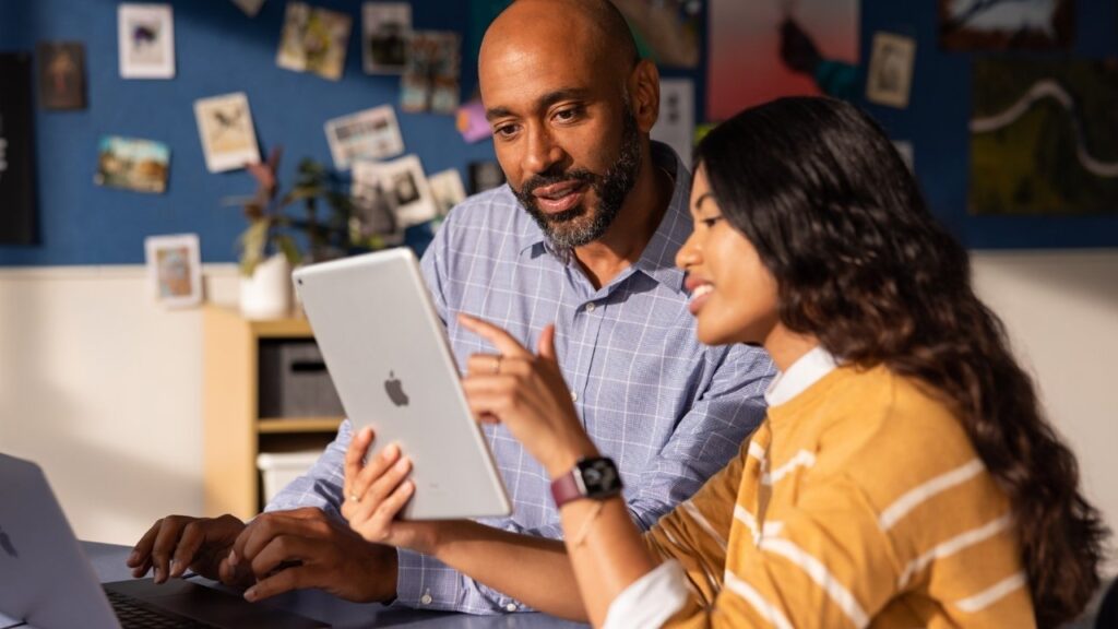 Apple hosting free summer courses in its Professional Learning series