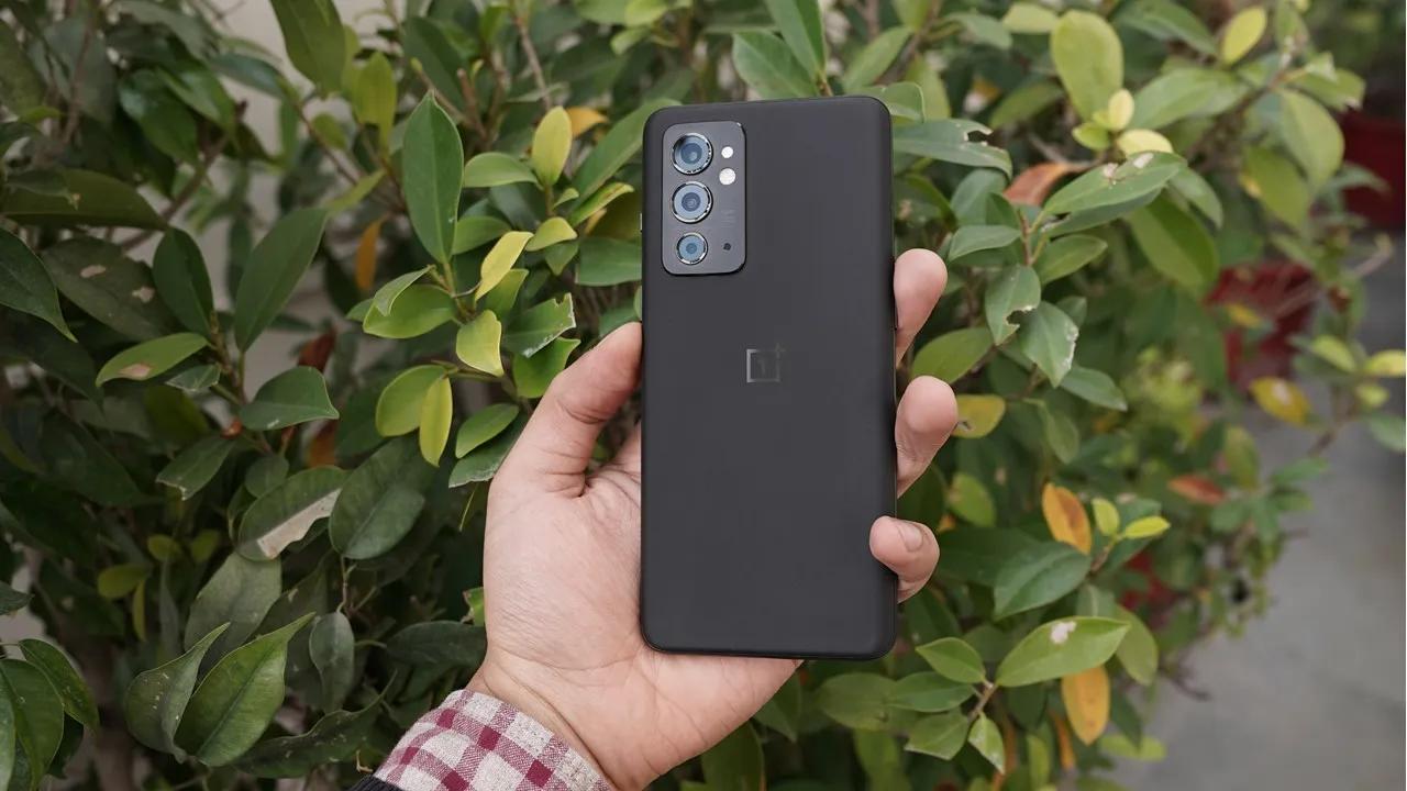 OnePlus 9RT Gets OxygenOS Update With Android 12 And Exciting Features