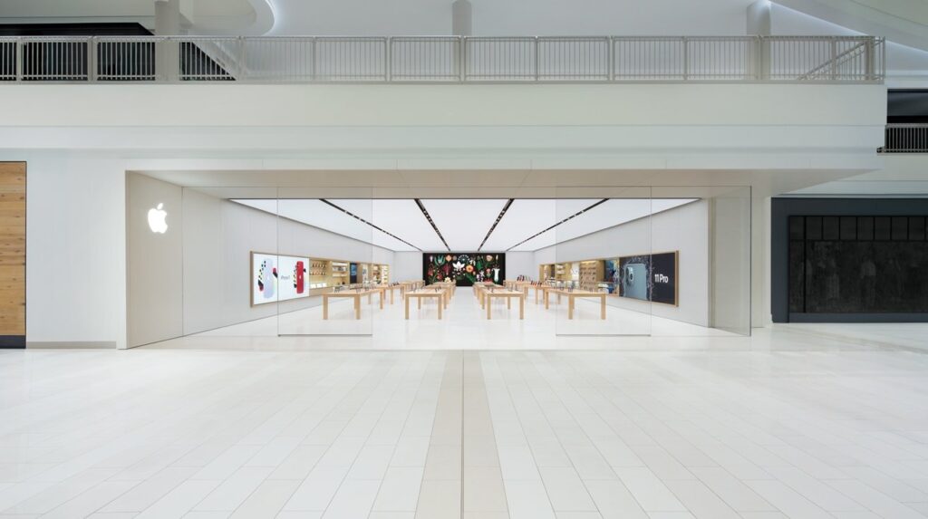 Crime blotter: Apple Store thefts, driving while using an iPad